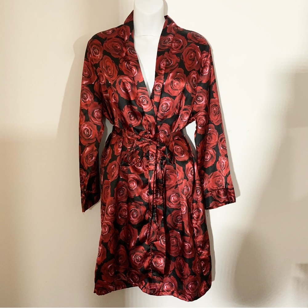 La Vie En Rose silky rose print robe
